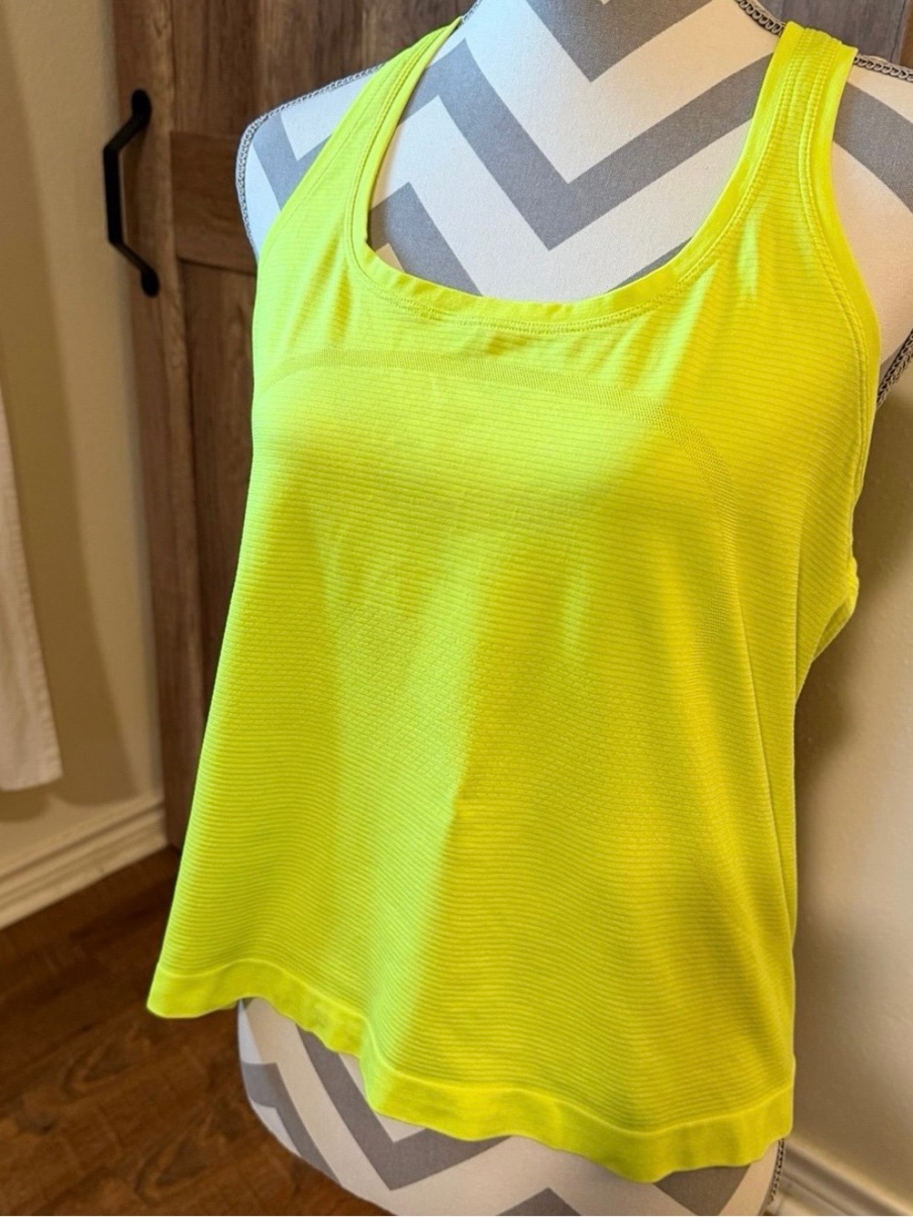 Lululemon Neon Yellow Swiftly Tech Racerback Tank Top Women’s medium Size 14
